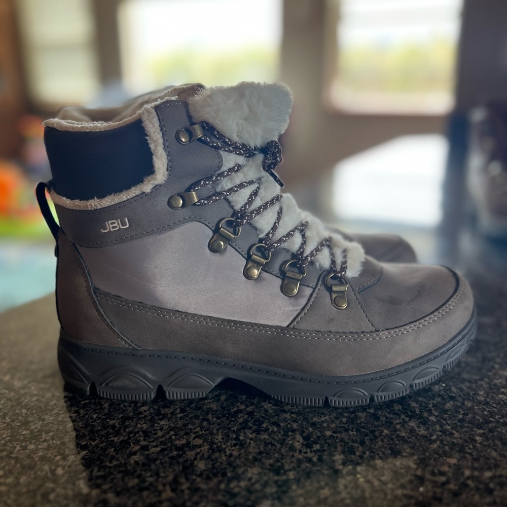 JBU Winter Boots. Women’s 9